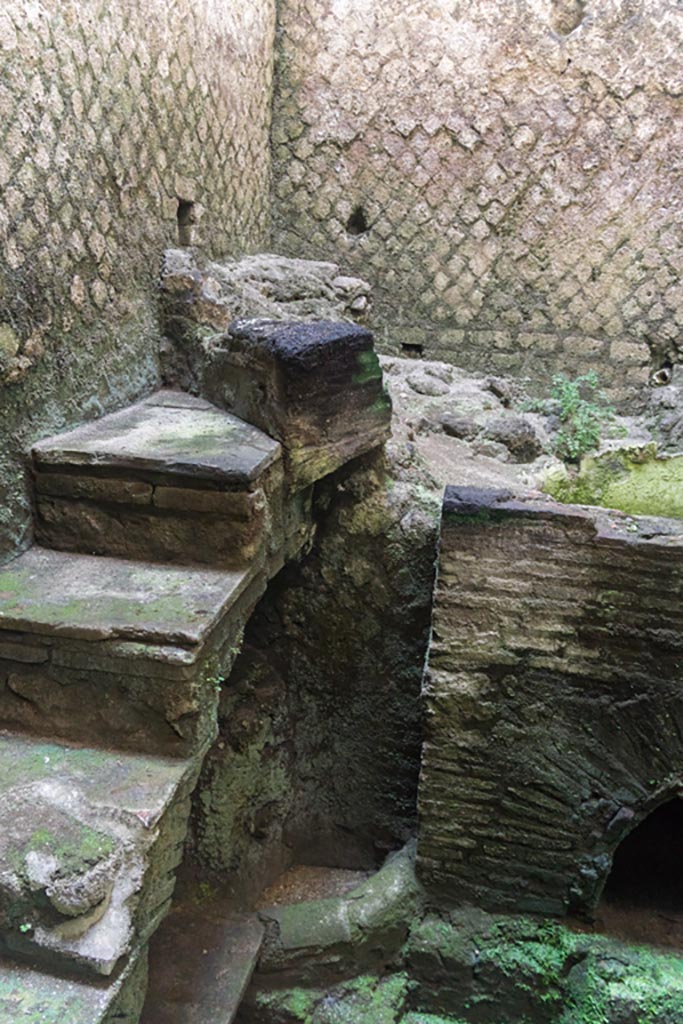 Herculaneum Suburban Baths. October 2023. Steps at side of furnace. Photo courtesy of Johannes Eber.